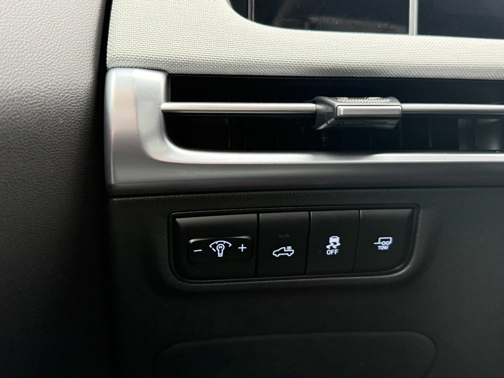 Certified 2025 Hyundai Santa Cruz Limited image 23