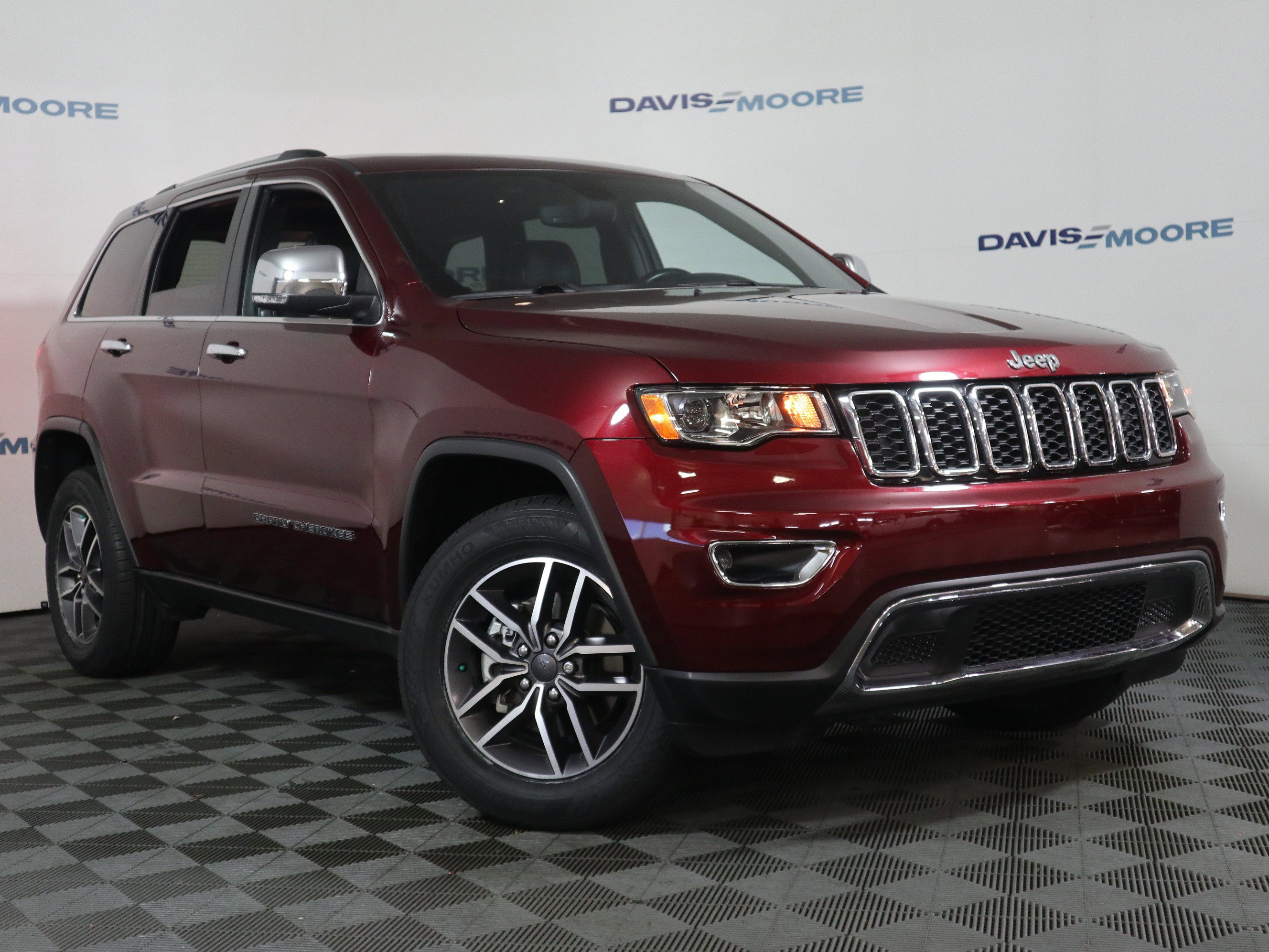 Used 2020 Jeep Grand Cherokee Limited w/ Luxury Group II image 2