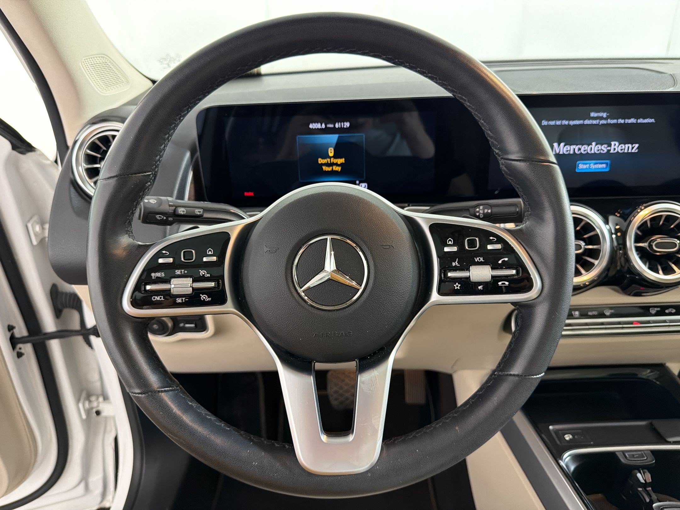 Used 2022 Mercedes-Benz GLB 250 4MATIC image 11