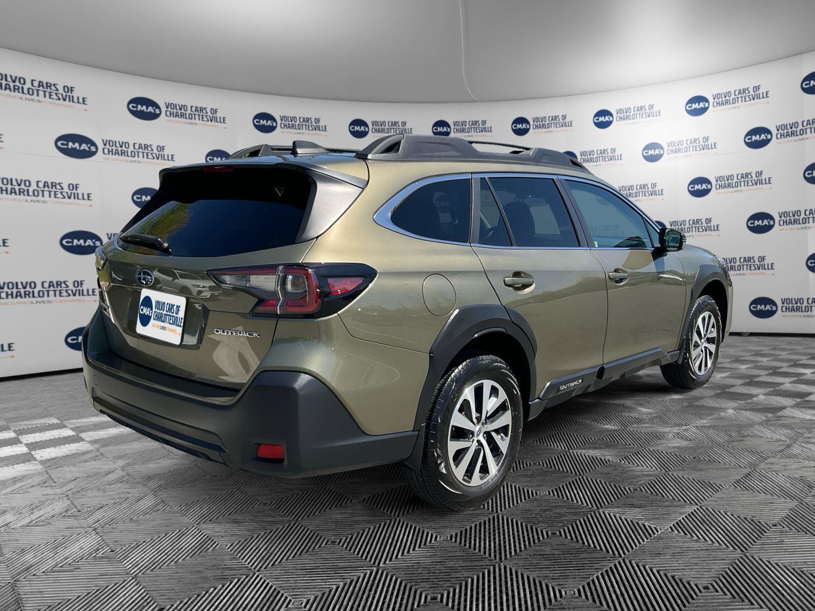 Used 2023 Subaru Outback Premium AWD/4WD image 5