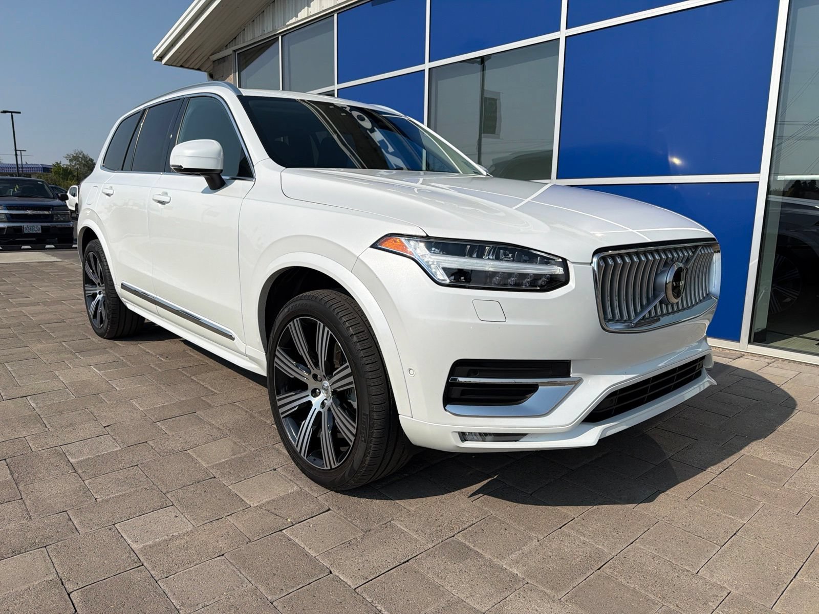 Used 2023 Volvo XC90 B6 Ultimate w/ Protection Package Premier AWD/4WD image 2