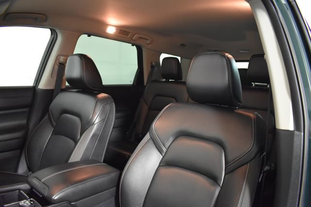 Certified 2024 Nissan Pathfinder SL w/ Black Appearance Package image 10