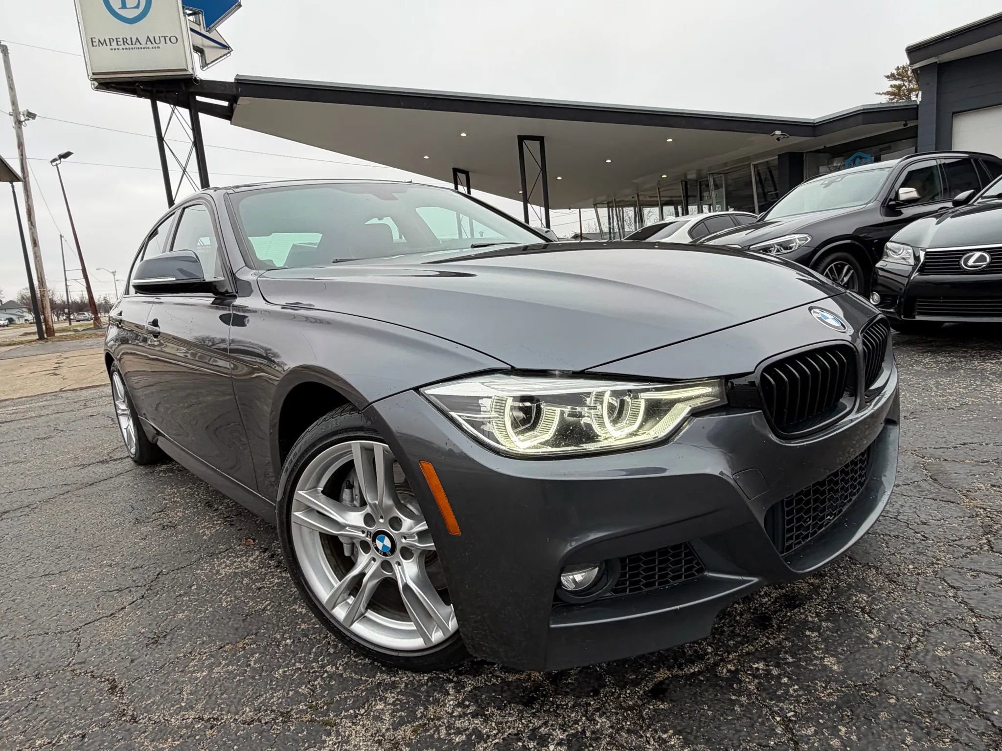 Used 2018 BMW 340i xDrive Sedan w/ Premium Package image 3