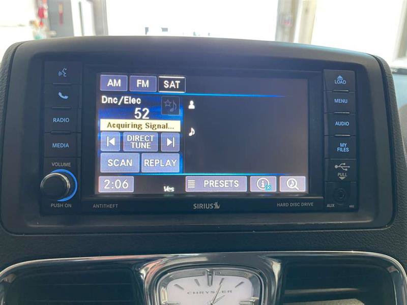 Used 2015 Chrysler Town & Country Touring-L w/ Driver Convenience Group FWD image 65