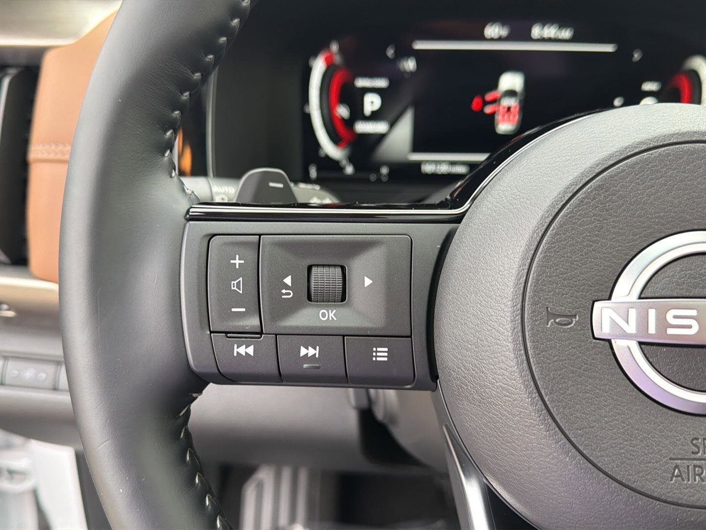 Used 2025 Nissan Pathfinder Platinum FWD image 23