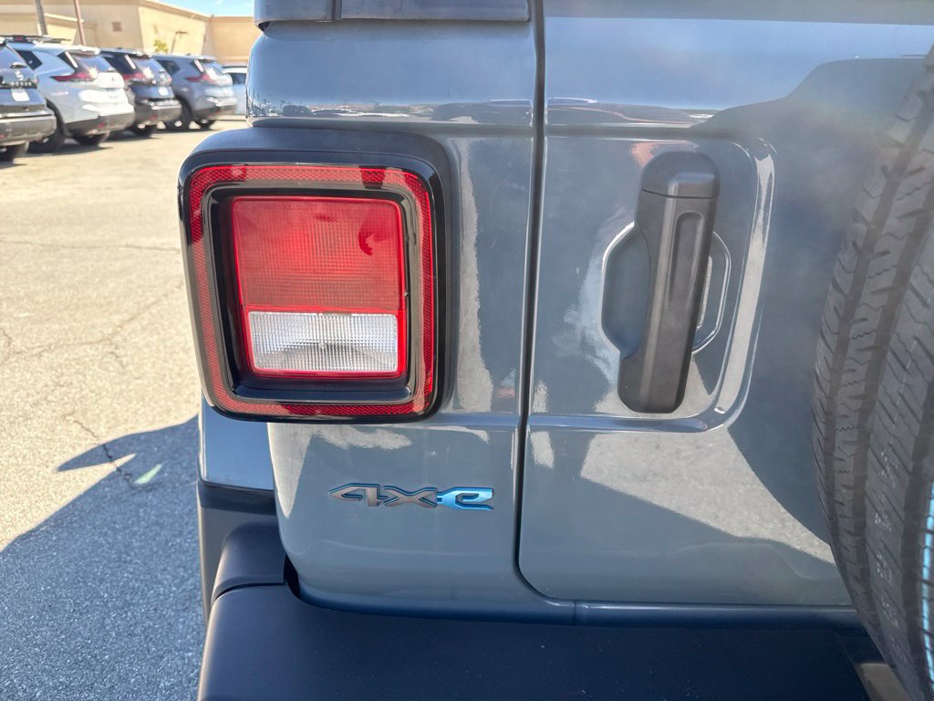 Used 2024 Jeep Wrangler Unlimited AWD/4WD image 8