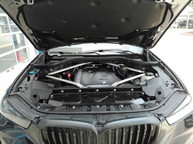 Used 2025 BMW X5 sDrive40i w/ M Sport Package RWD image 61