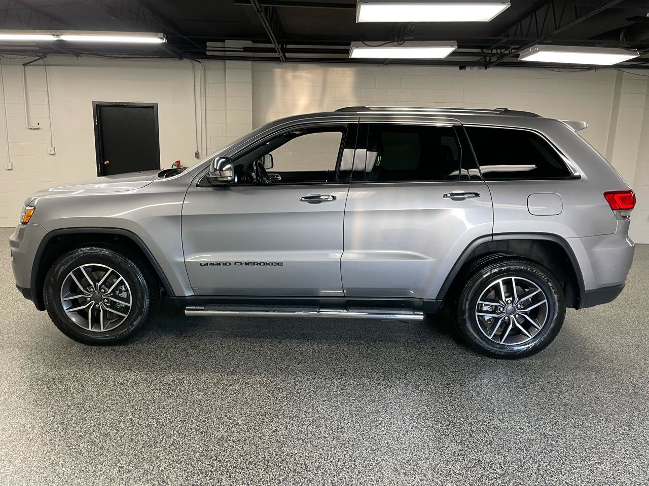 Used 2021 Jeep Grand Cherokee Limited AWD/4WD image 8