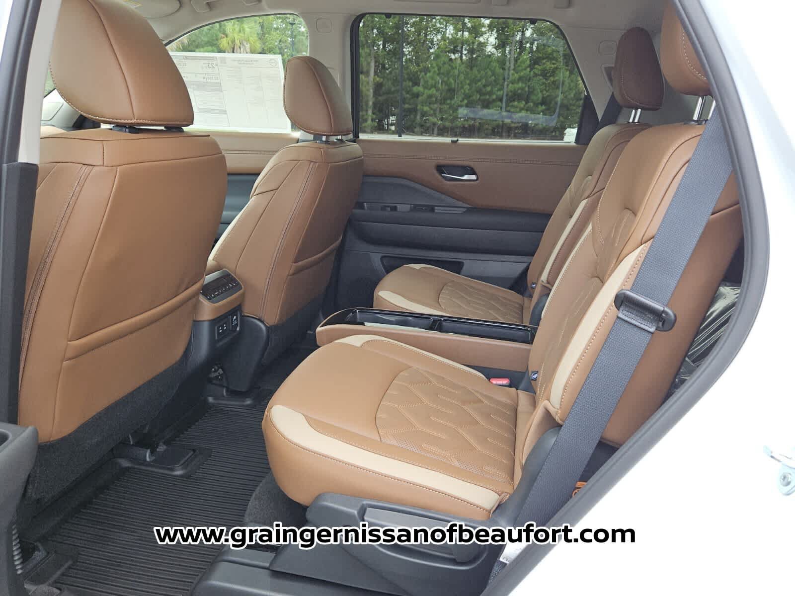 New 2026 Nissan Pathfinder Platinum FWD image 4