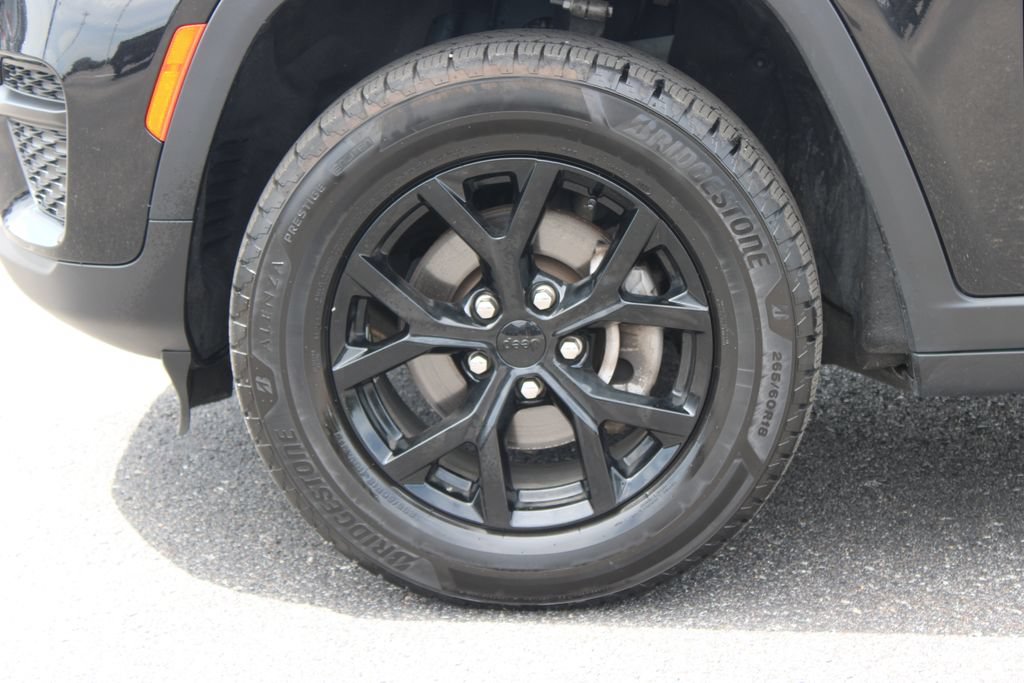 Used 2024 Jeep Grand Cherokee Altitude AWD/4WD image 18