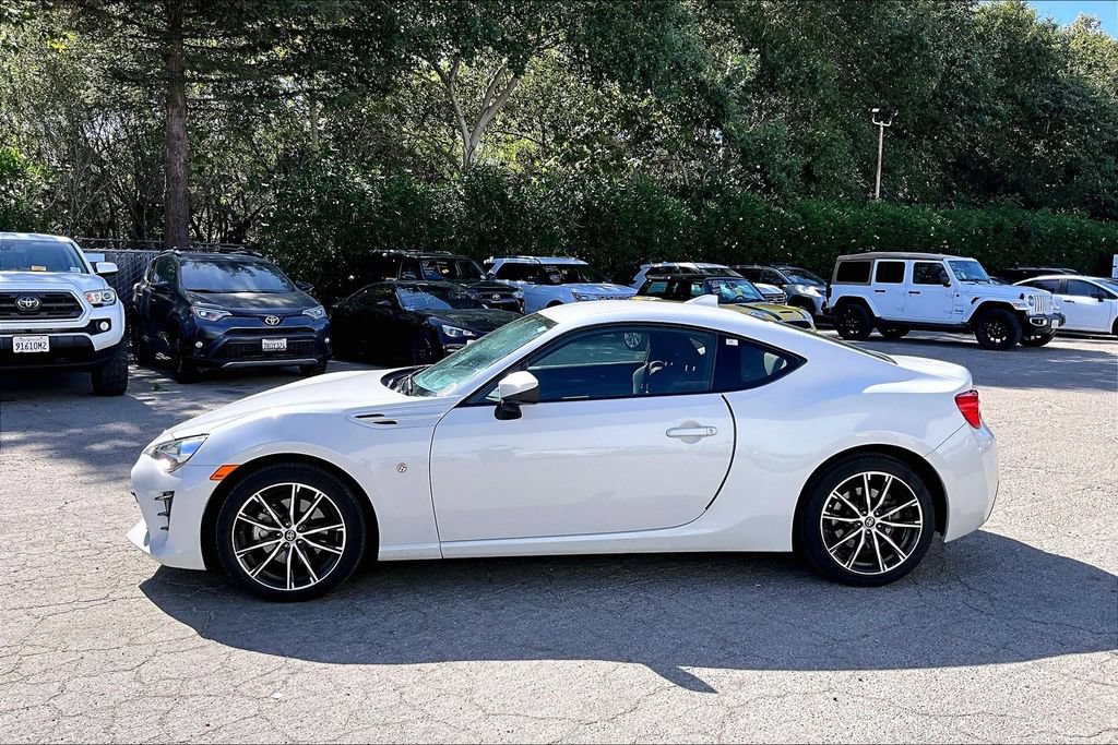 Used 2017 Toyota 86 RWD image 7