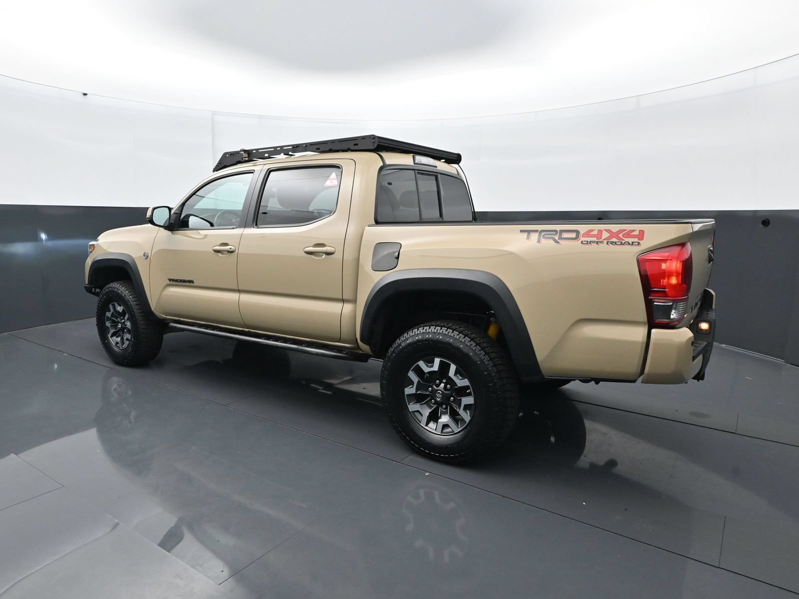 Used 2016 Toyota Tacoma TRD Off-Road AWD/4WD image 4