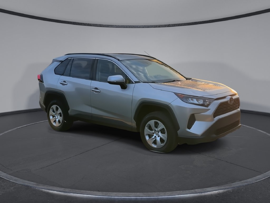 Used 2019 Toyota RAV4 LE FWD image 2