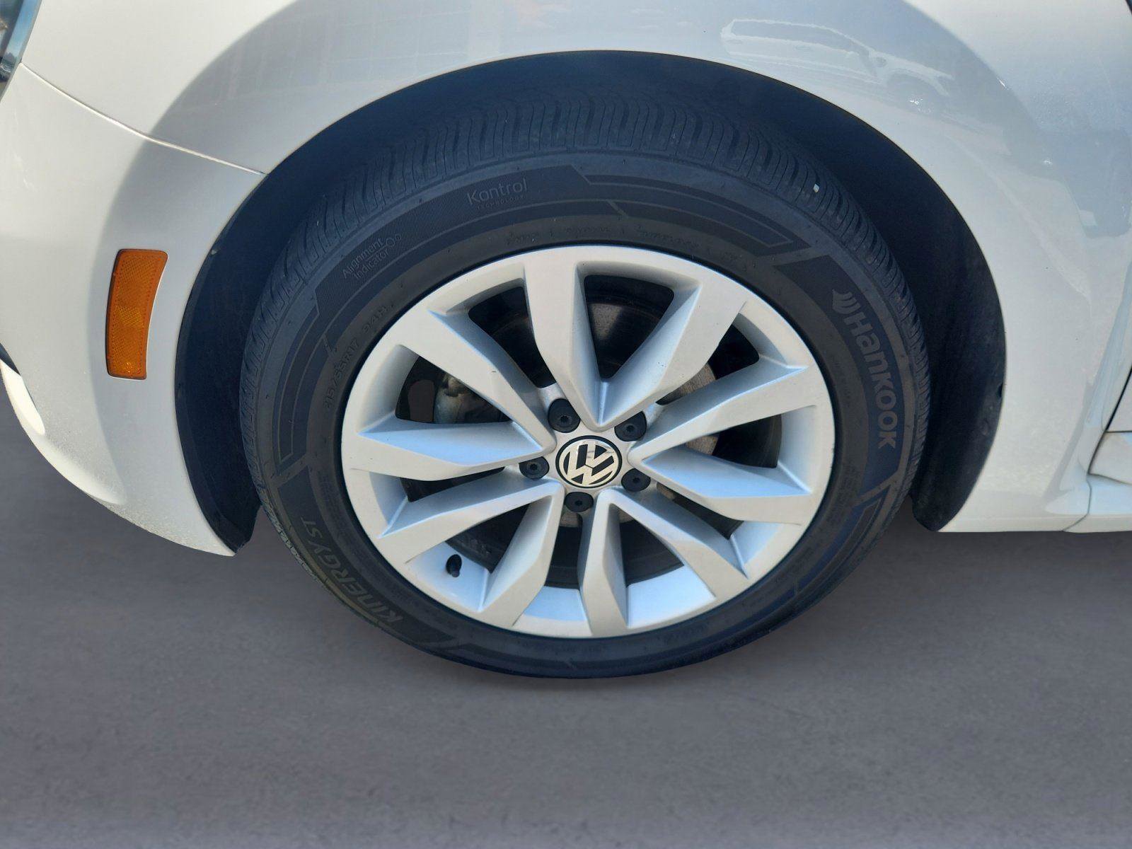 Used 2013 Volkswagen Beetle 2.5 image 9