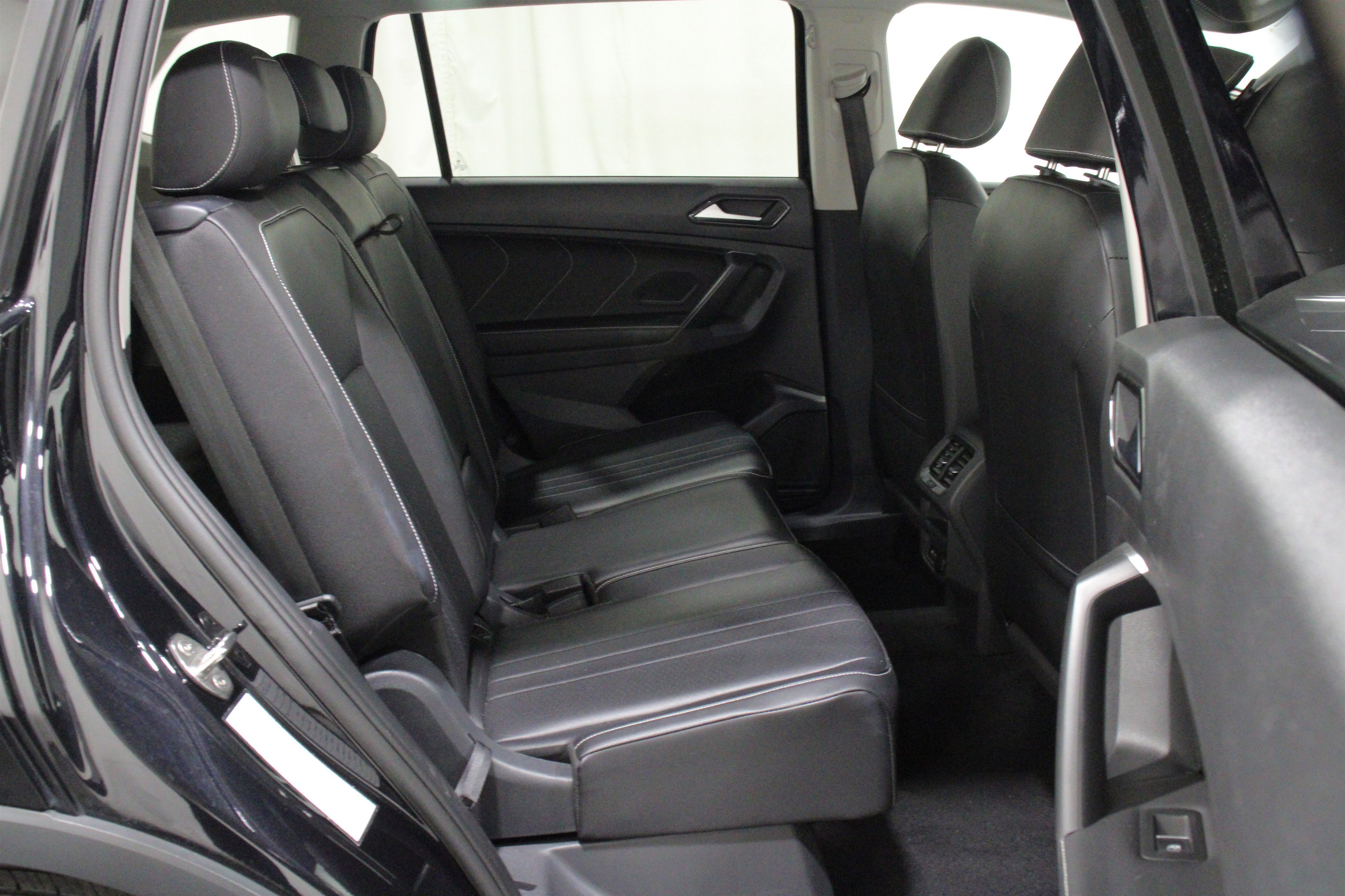 Used 2024 Volkswagen Tiguan SE image 26