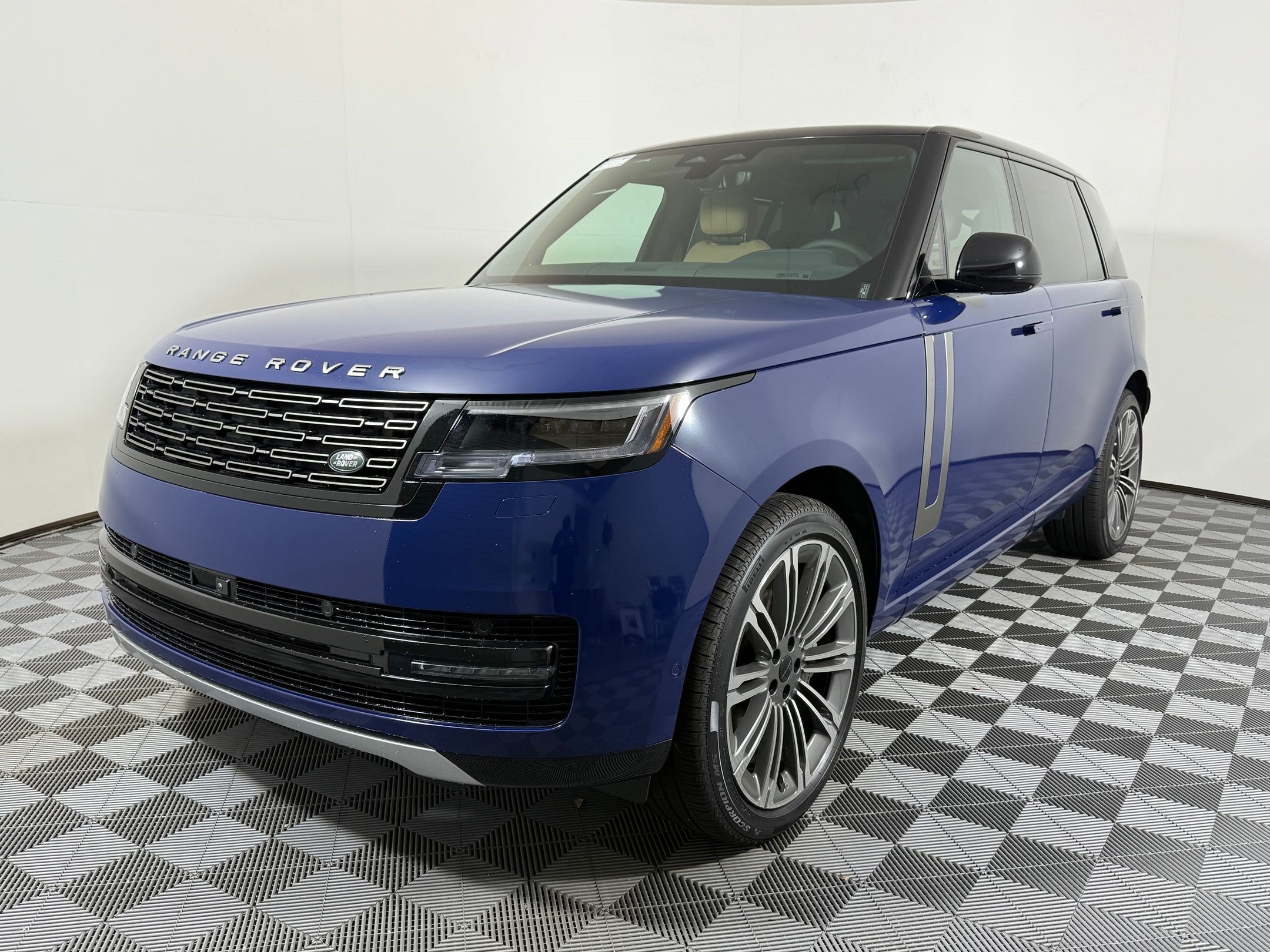 New 2026 Land Rover Range Rover Long Wheelbase SE AWD/4WD image 1