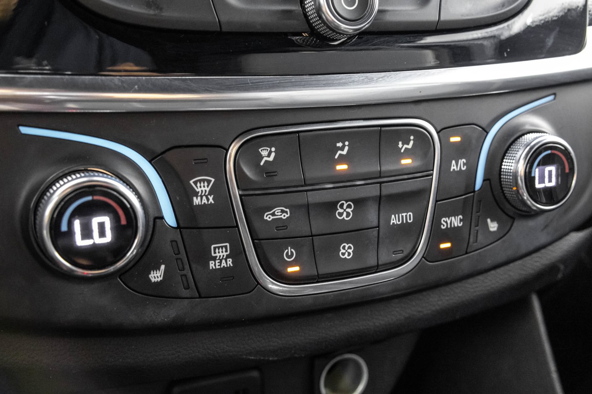 Used 2023 Chevrolet Traverse LT FWD image 29