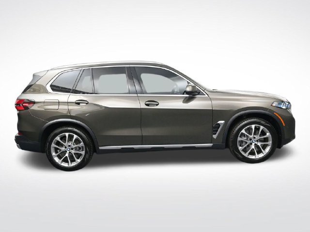 New 2026 BMW X5 xDrive50e w/ Climate Comfort Package AWD/4WD image 3