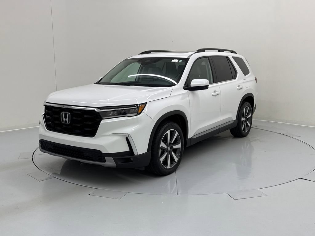 Used 2025 Honda Pilot Touring image 2