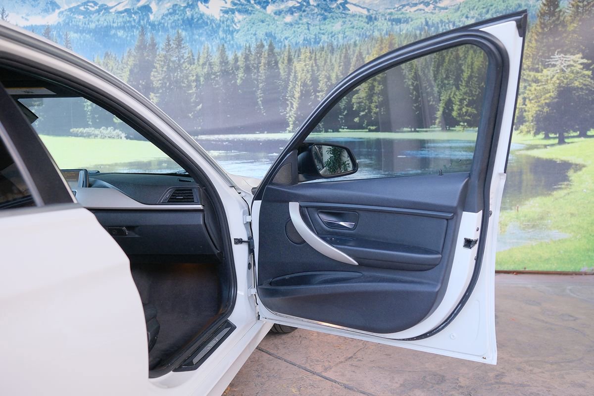 Used 2015 BMW 320i Sedan RWD image 29