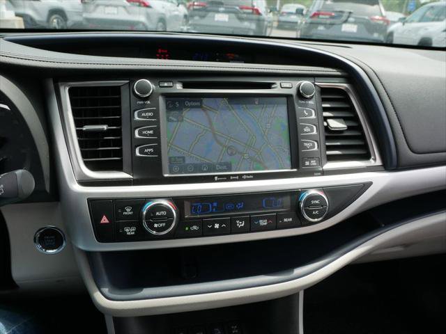 Certified 2019 Toyota Highlander XLE AWD/4WD image 17