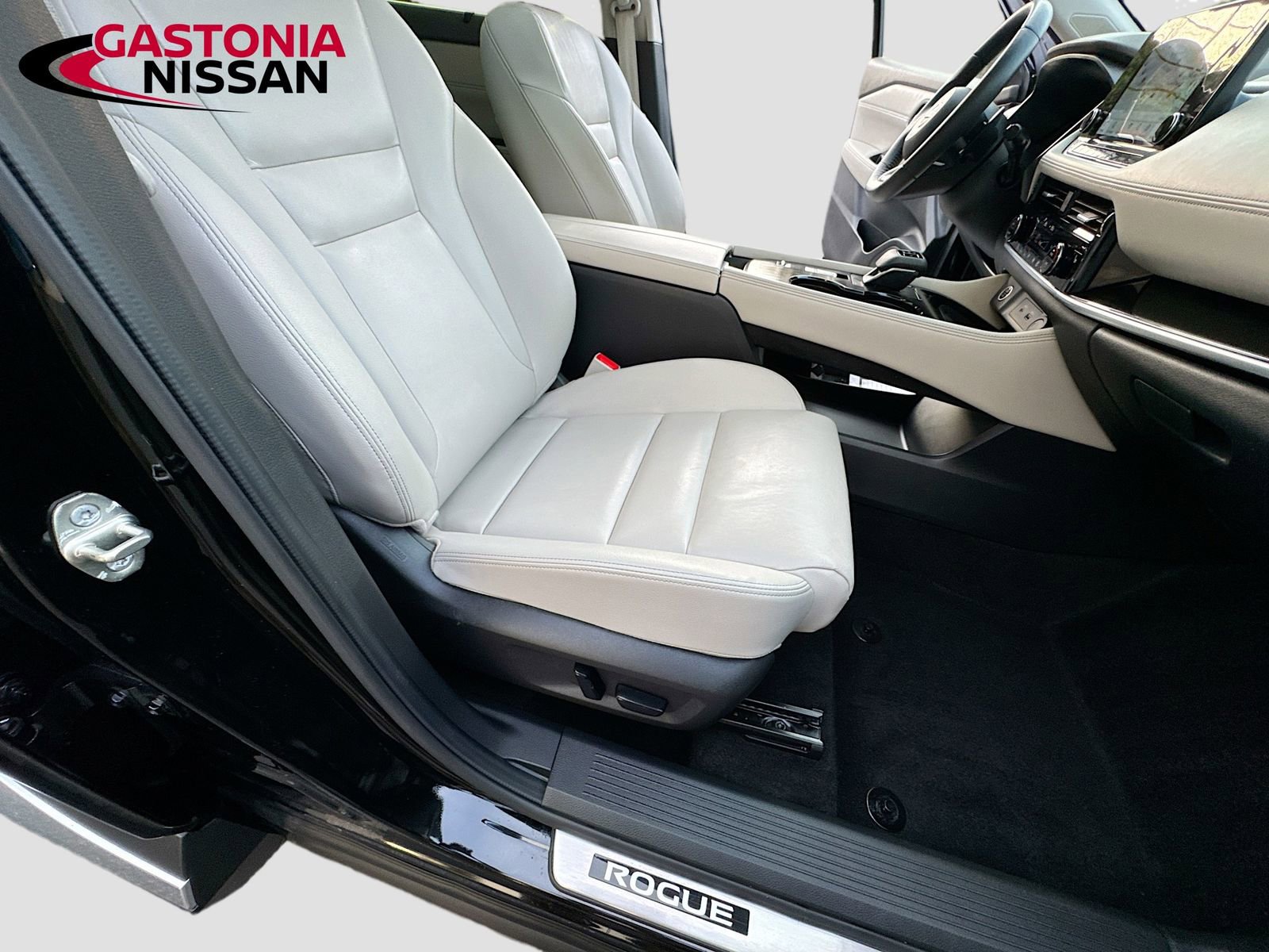 Used 2023 Nissan Rogue SL w/ SL Premium Package image 36