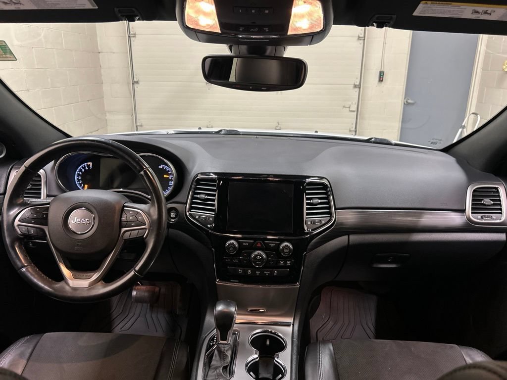 Used 2020 Jeep Grand Cherokee Altitude AWD/4WD image 18