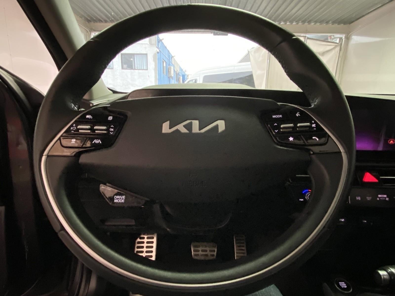 Used 2023 Kia Niro EX Touring FWD image 24