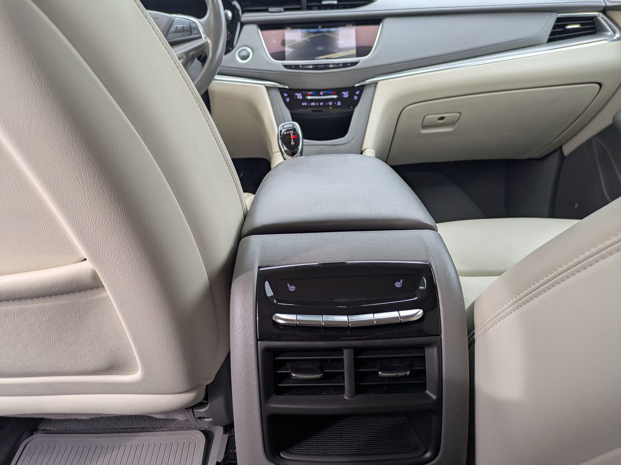 Used 2019 Cadillac XT5 Premium Luxury w/ Driver Assist Package image 30