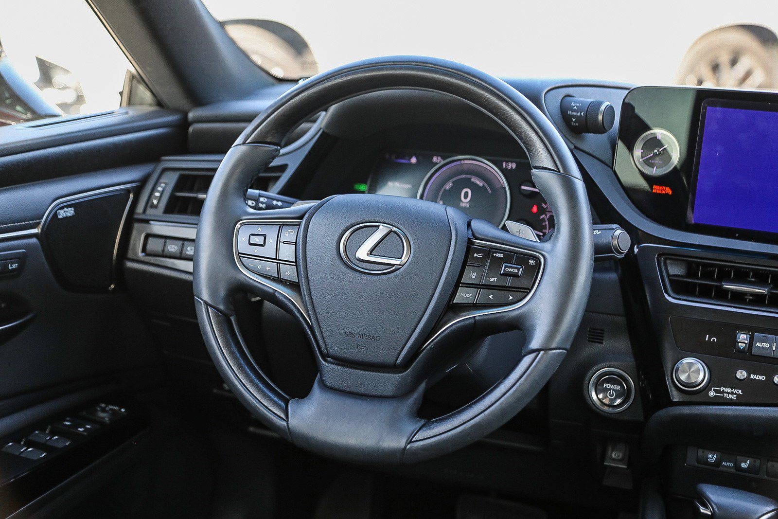 Used 2024 Lexus ES 300h w/ Accessory Package (Z2) FWD image 15