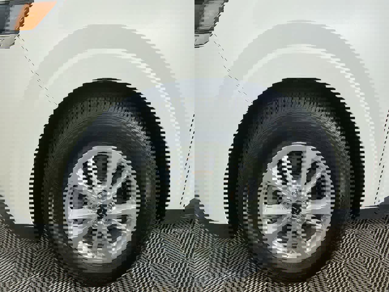 Used 2024 Kia Carnival LX image 16