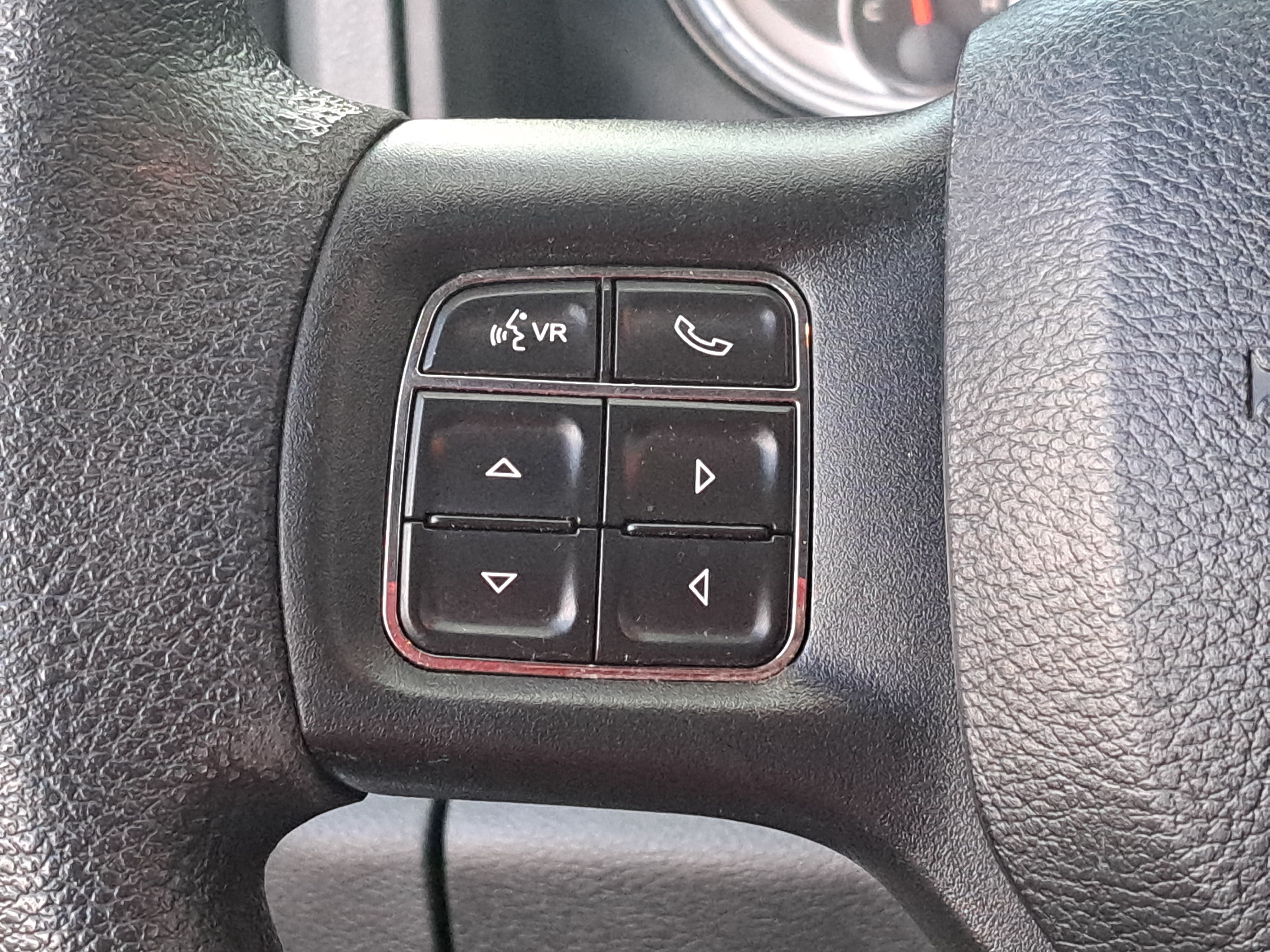 Used 2018 RAM 1500 Classic SLT AWD/4WD image 16