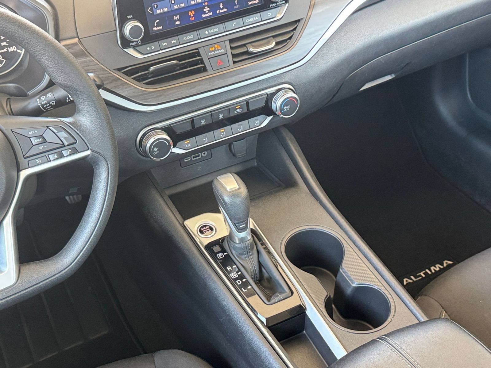 Used 2025 Nissan Altima 2.5 SV FWD image 40