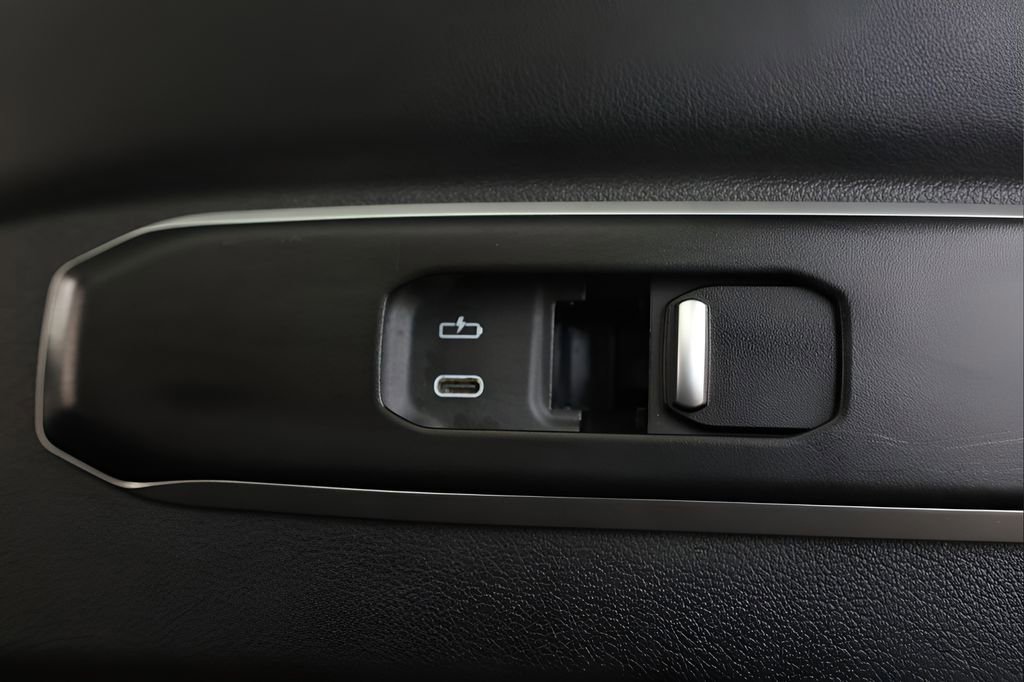 Used 2025 BMW X7 xDrive40i image 15