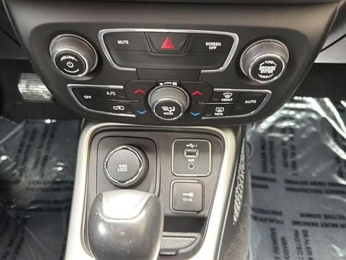 Used 2020 Jeep Compass Latitude AWD/4WD image 16