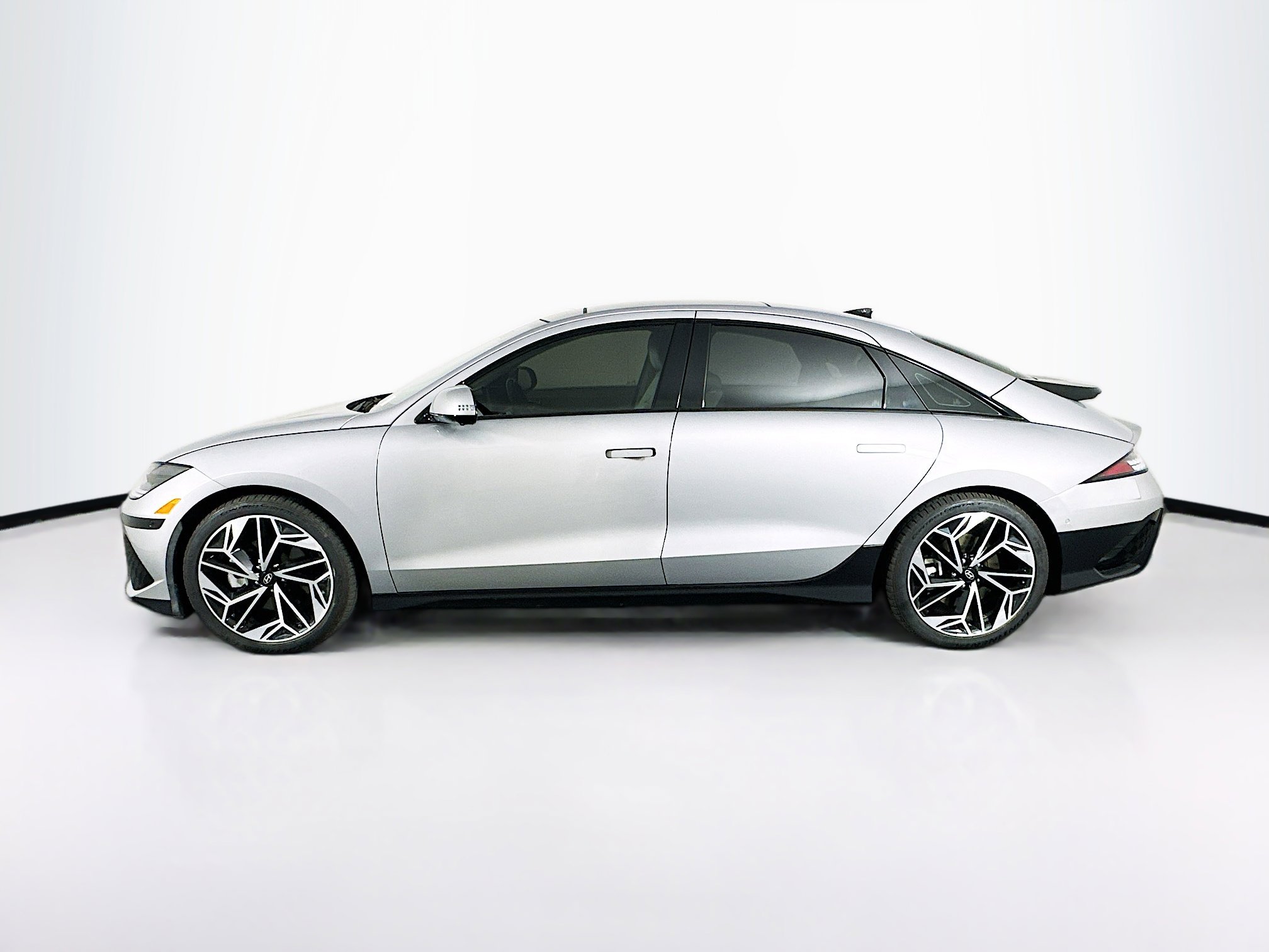 Used 2023 Hyundai Ioniq 6 Limited RWD image 4