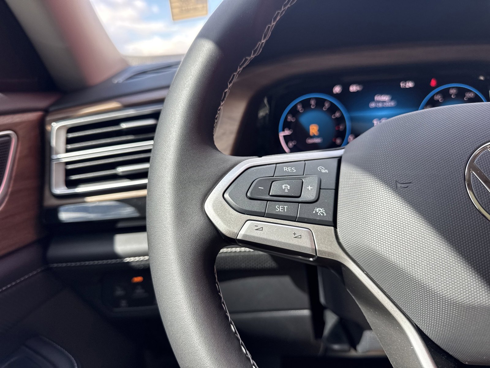 New 2026 Volkswagen Atlas SE image 29