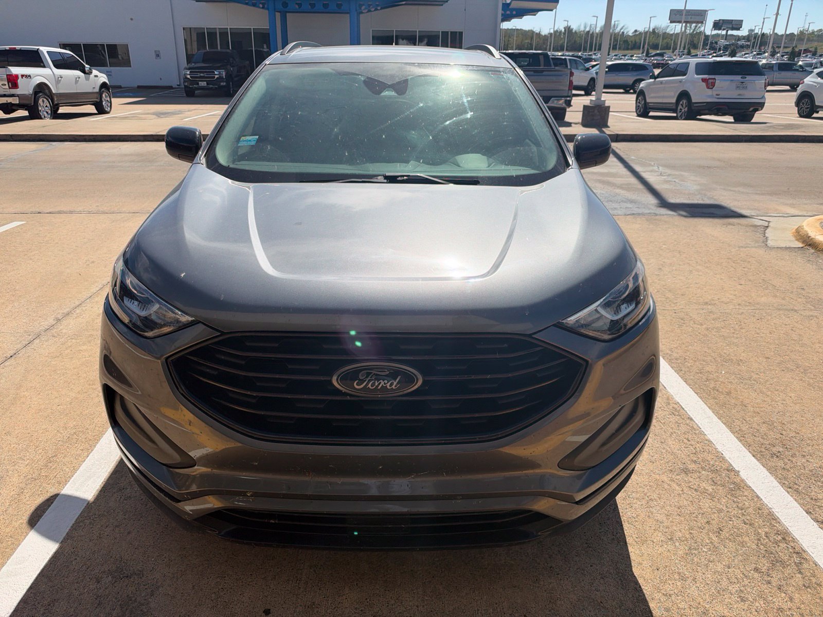 Used 2022 Ford Edge SE w/ Black Appearance Package AWD/4WD image 2