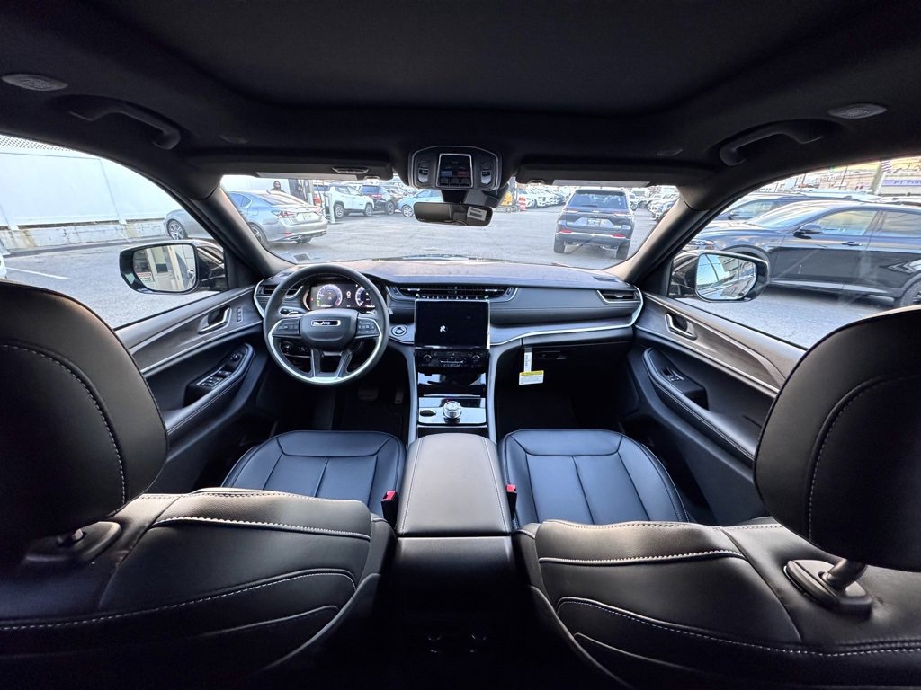 New 2025 Jeep Grand Cherokee Limited image 25