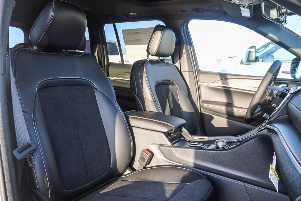 New 2026 Jeep Grand Cherokee Altitude AWD/4WD image 17