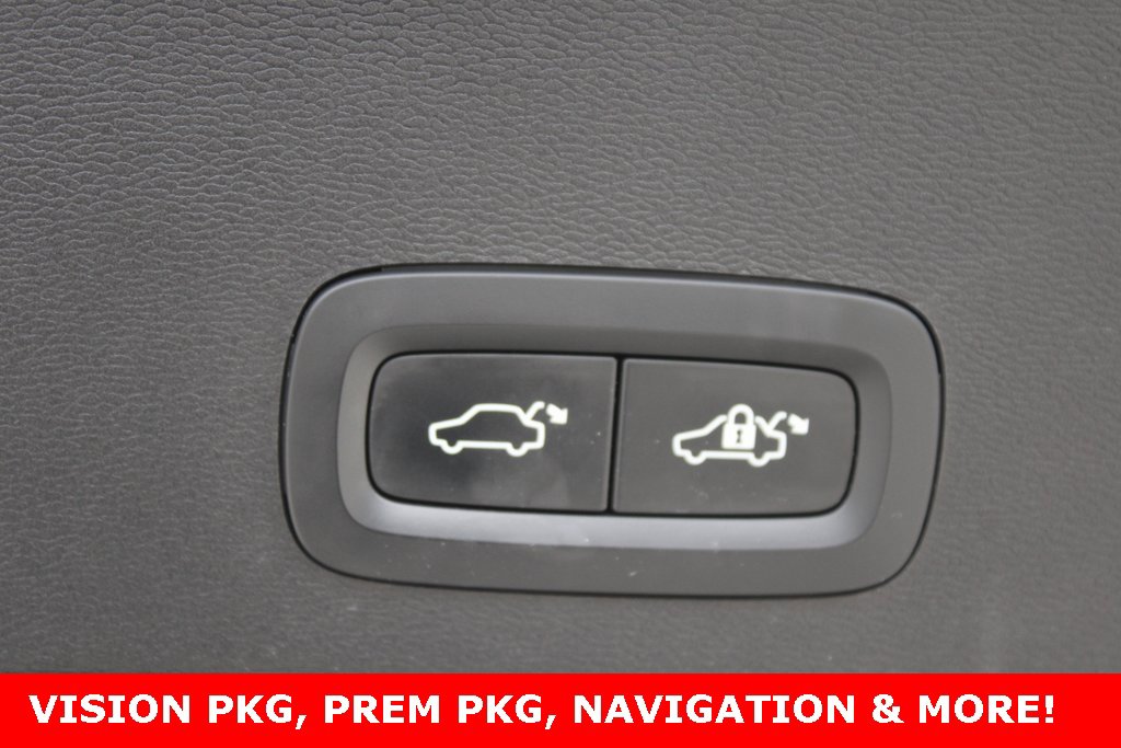 Used 2019 Volvo XC40 T5 Momentum image 27