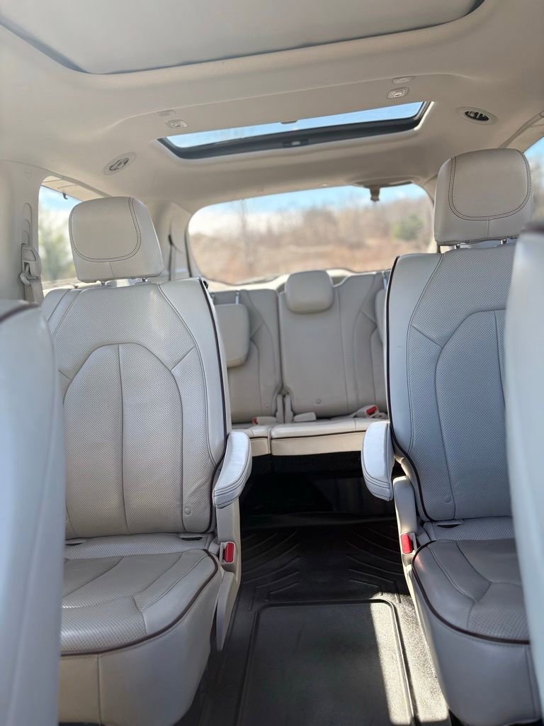 Used 2017 Chrysler Pacifica Limited w/ UConnect Theater Package image 23