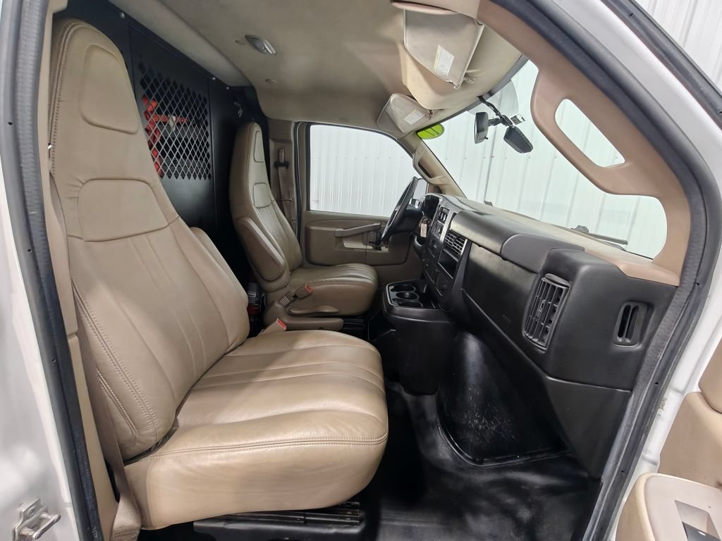 Used 2017 Chevrolet Express 2500 RWD image 23