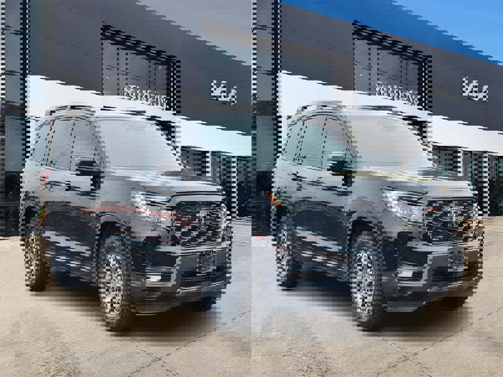 Used 2023 Honda Passport TrailSport image 3