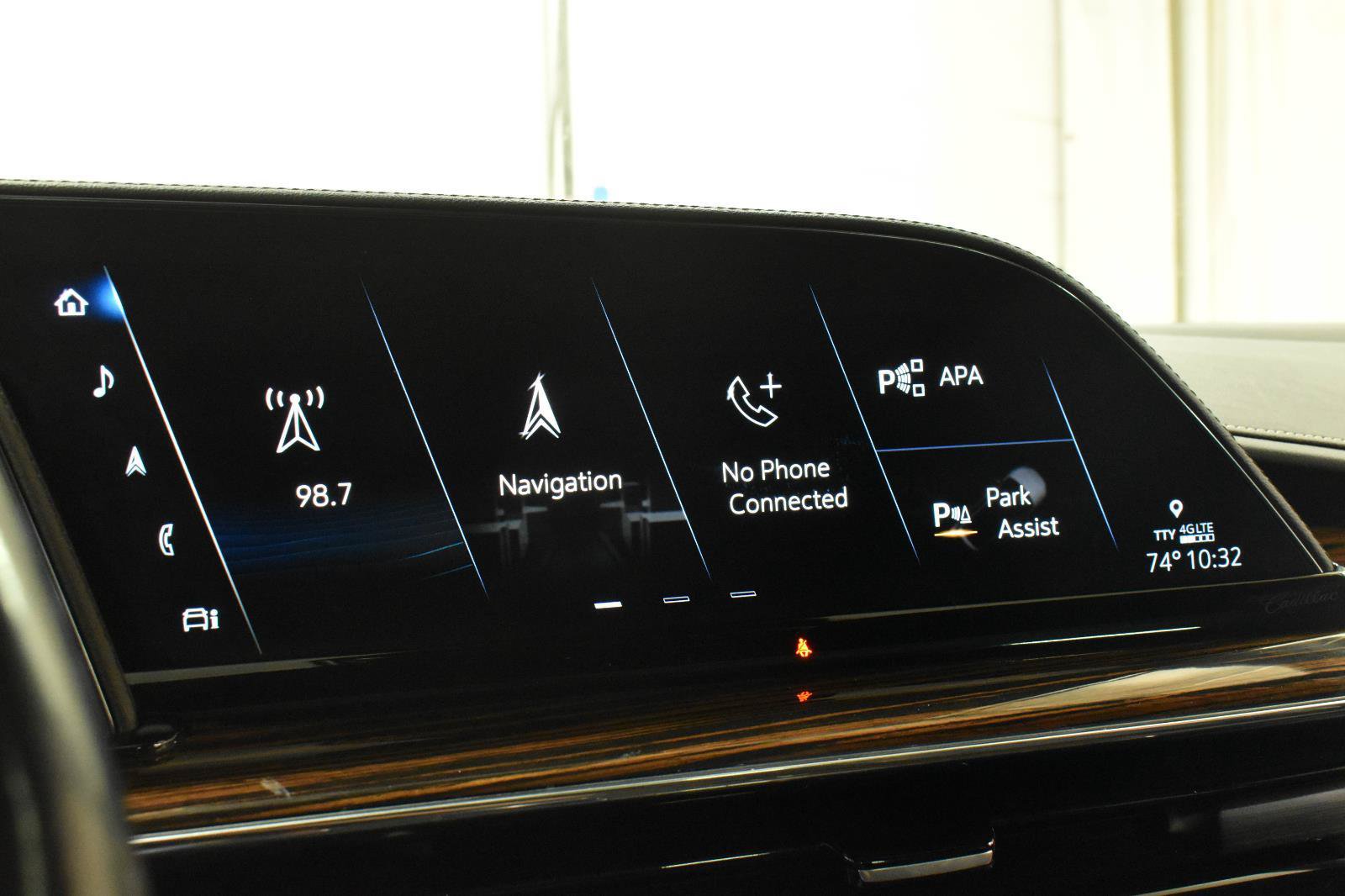Used 2023 Cadillac Escalade ESV Premium Luxury w/ LPO, Floor Liner Package AWD/4WD image 16