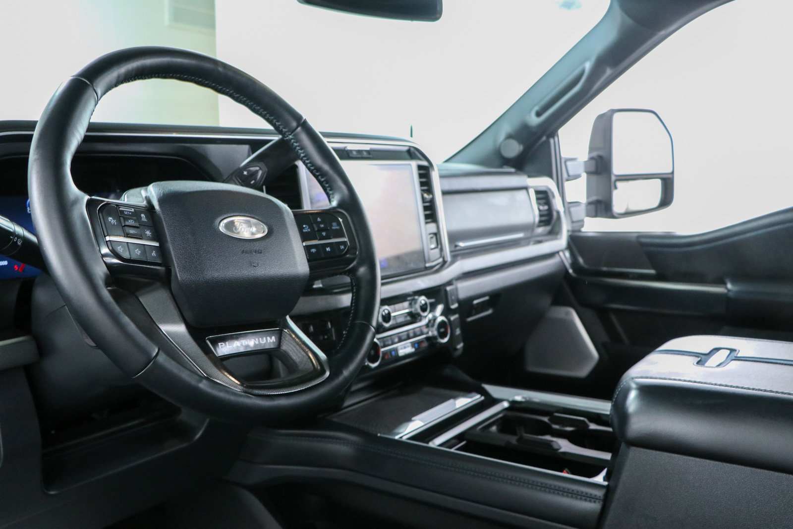 Used 2025 Ford F450 Platinum w/ FX4 Off-Road Package AWD/4WD image 26