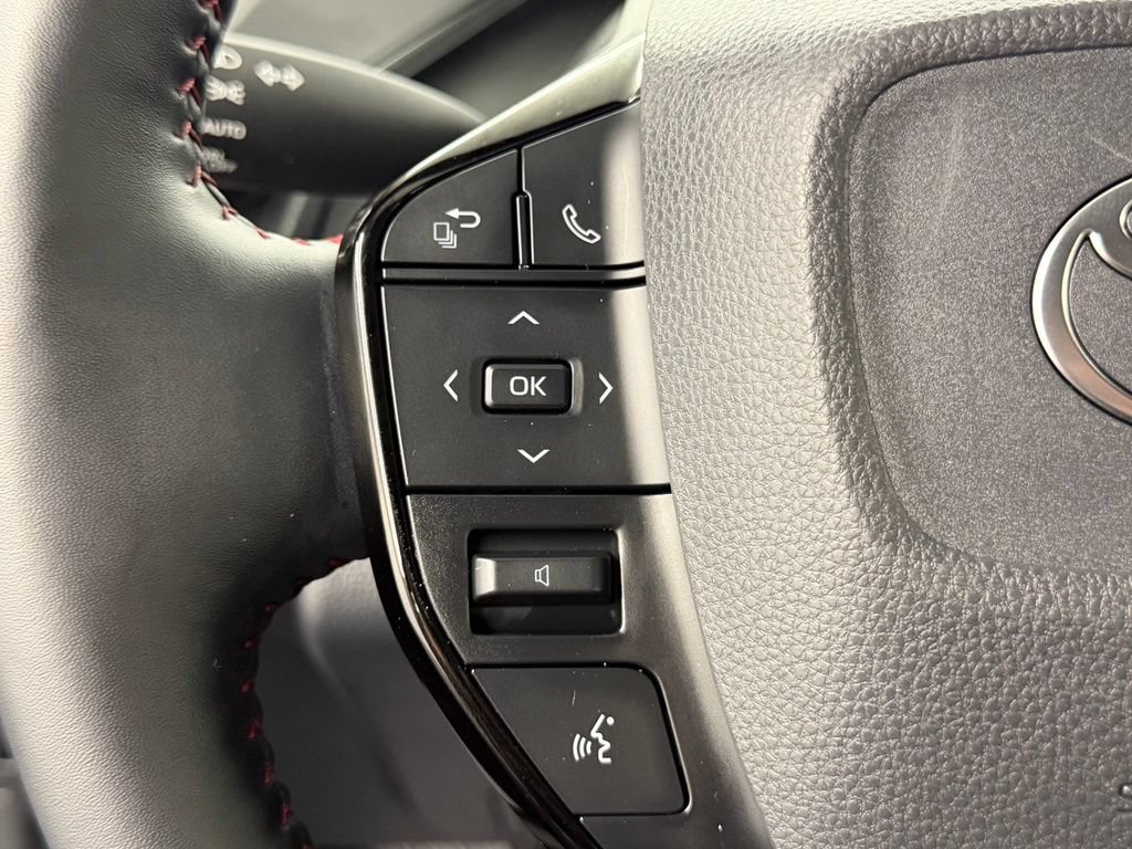Used 2025 Toyota Prius Plug-In Hybrid FWD image 19
