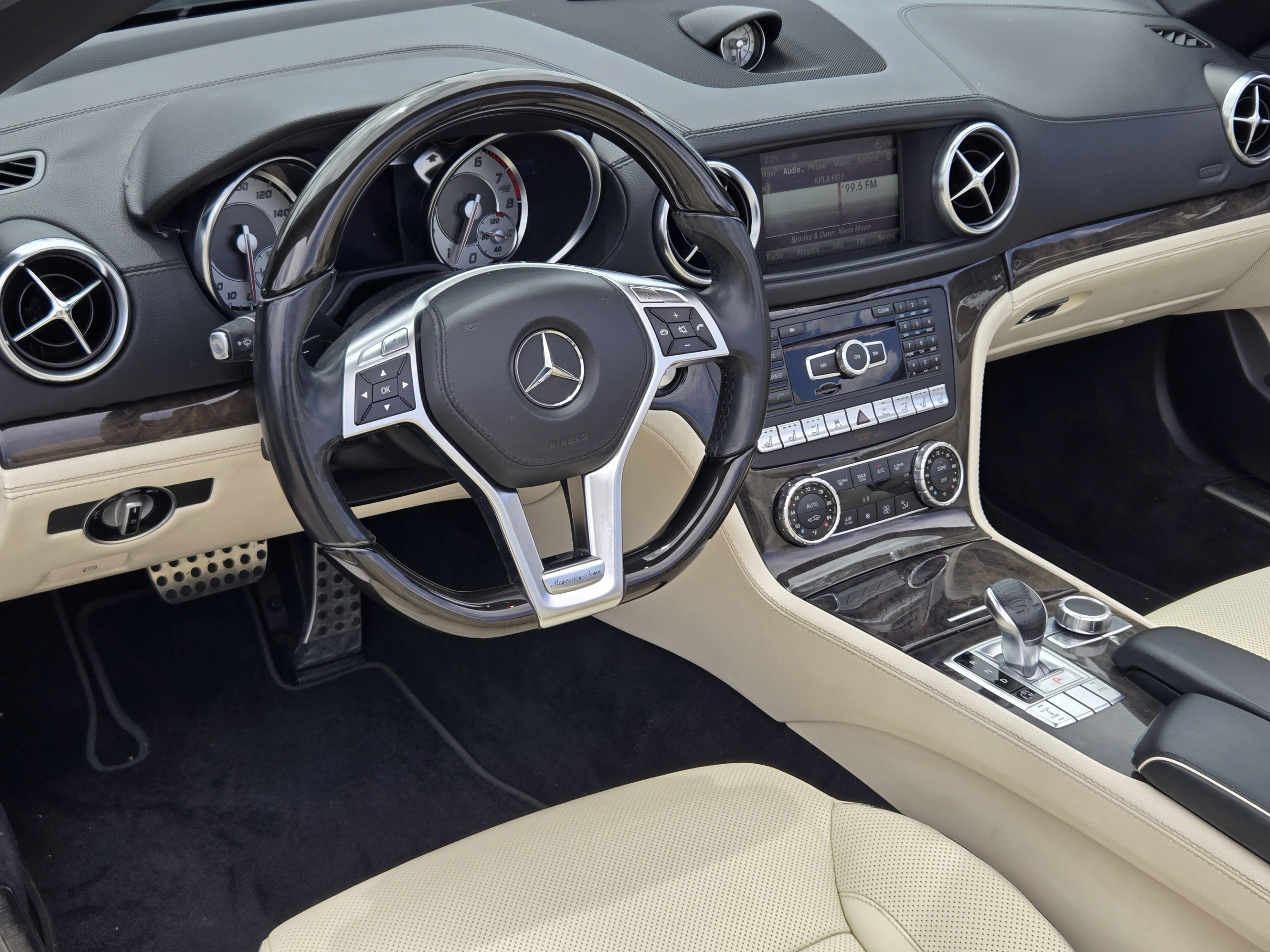 Used 2014 Mercedes-Benz SL 550 image 25