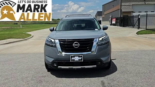Used 2022 Nissan Pathfinder Platinum w/ Cargo Package AWD/4WD image 3