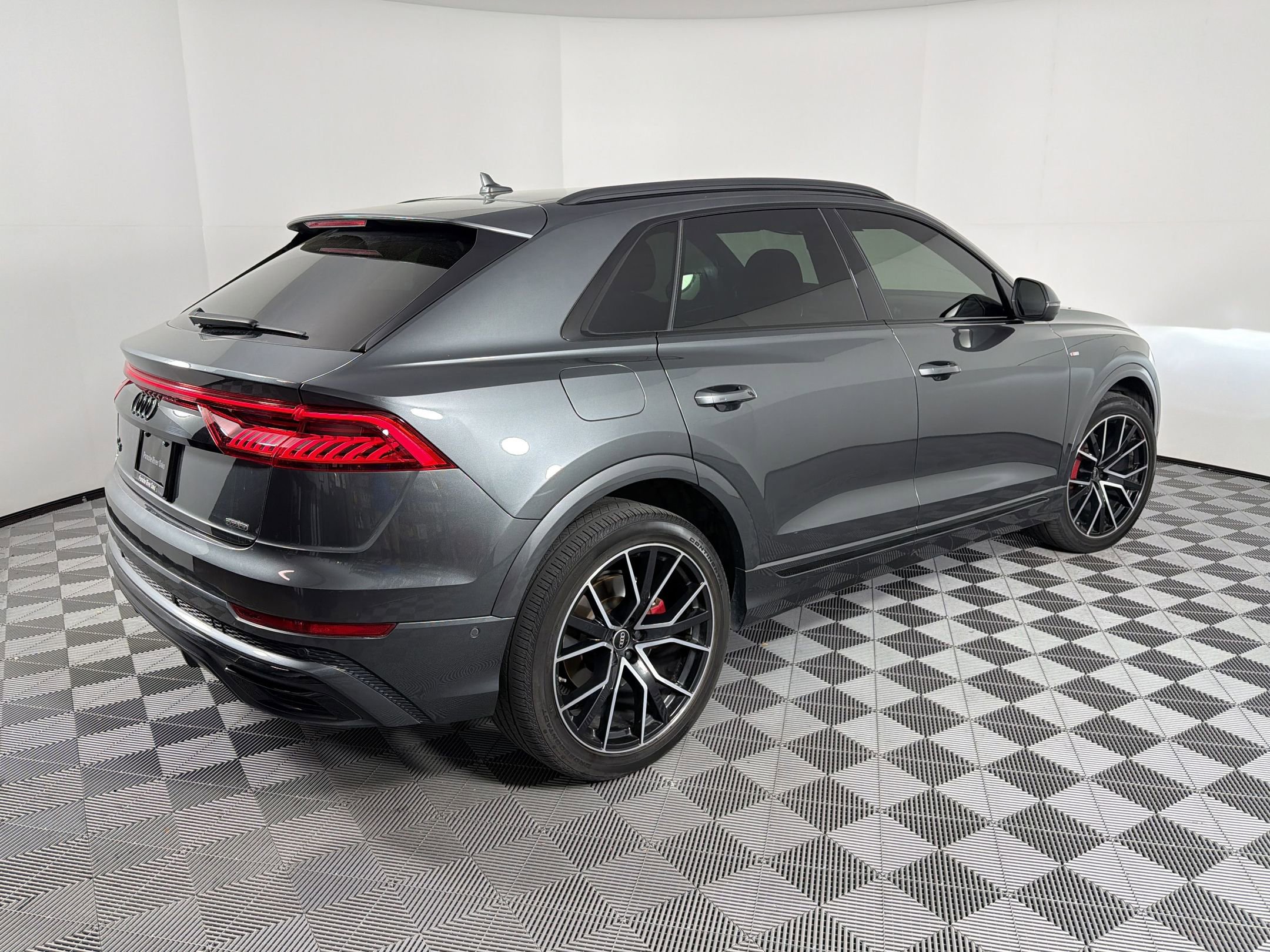 Used 2022 Audi Q8 Prestige image 9